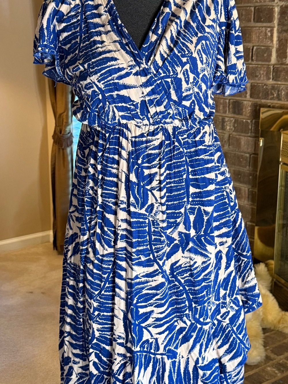 Anthropologie Kindred Women's Blue and White Printed V-Neck Maxi Dress 2x
